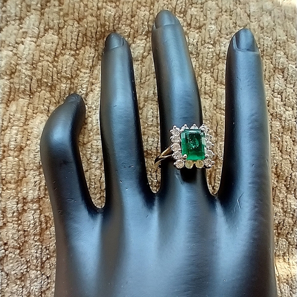 COPY - Solid Gold Ring 14k Gold/14 CZ stones surrounding Emerald Lab Created Ct… - Picture 10 of 16